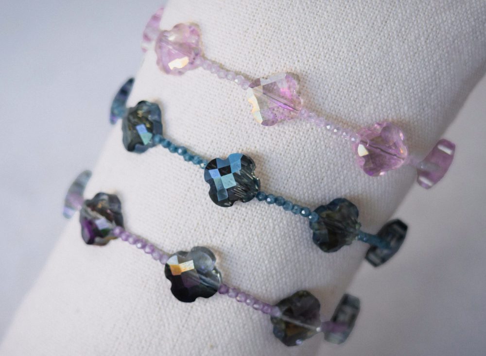 Clover bracelet with faceted charms – gift for friends and family